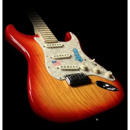 American Deluxe Stratocaster® Ash